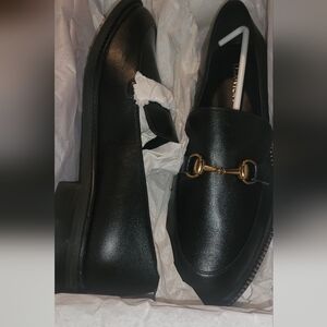 Lisa☆Vicky | Black Loafers with Gold Accent